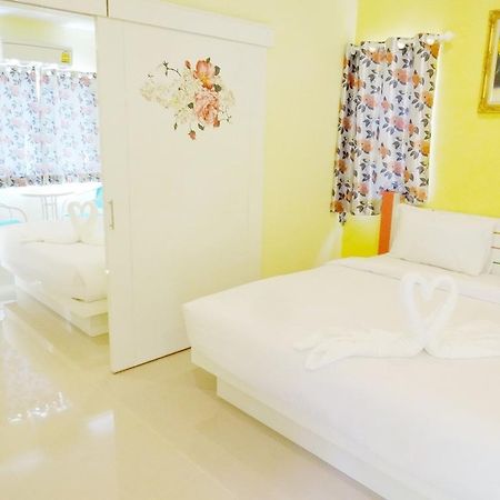 Holland Resort Phuket Стая снимка